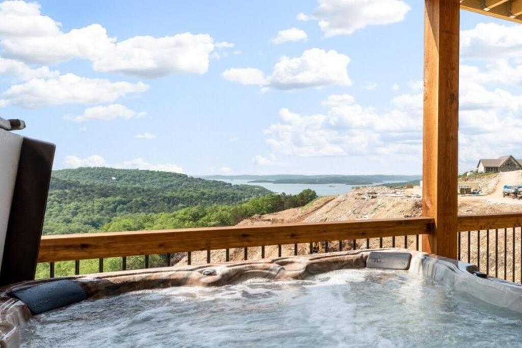 The Lake Fish-Amazing Views-Sleeps 24-Indoor-Outdoor Pools برانسون المظهر الخارجي الصورة