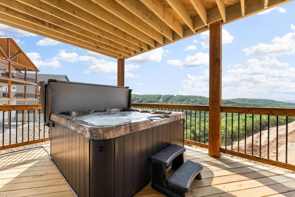 The Lake Fish-Amazing Views-Sleeps 24-Indoor-Outdoor Pools برانسون المظهر الخارجي الصورة